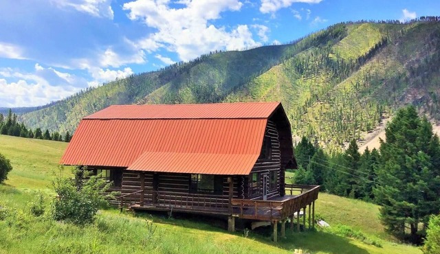 Rock Creek Cabin Hideaway with Stunning Views!