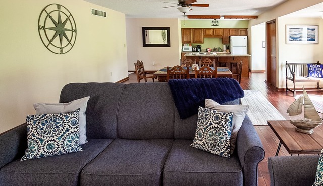 Rock Creek Loft Guest House neighboring Lake Perry