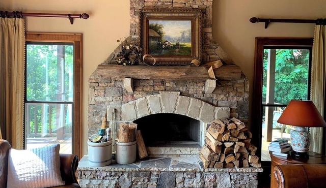 Rock Crevice; 3-bedroom chalet on Hiawassee Mountaintop