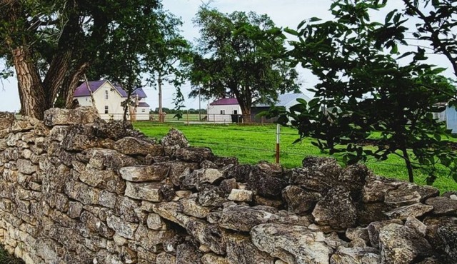 Rock Fence Lodge *The Hangout included!*
