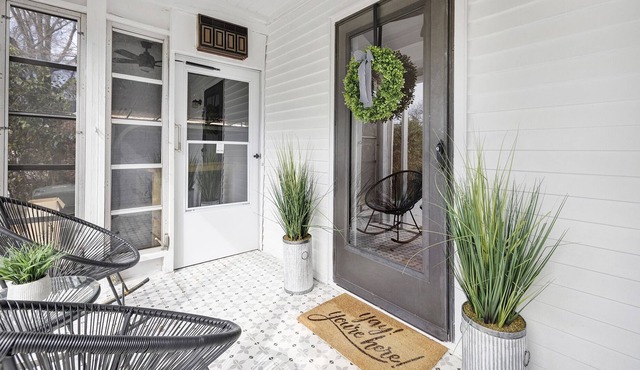 Rock Hill Family Bohemian Bungalow | Outdoor Living | Sleeps 12! | Dog friendly!