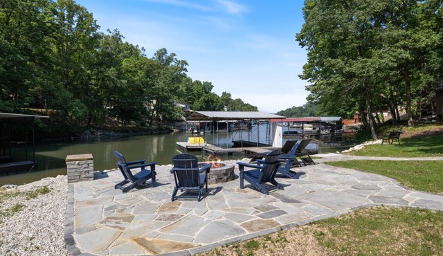 Rock Hollow Retreat! Dock, lakeside firepit & more!