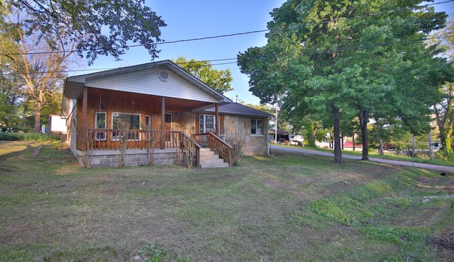 Rock House Retreat - 2 miles from Spring River! Walking distance to restaurants!