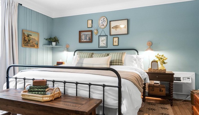 Rock Island Cottage + Hot Tub