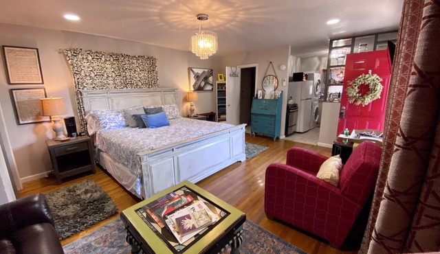 Rock Island Rail House.🐾 Dog friendly, Private 6ft. Fenced Yard