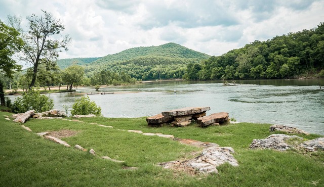 Rock Point Cottage - Riley's Outfitter