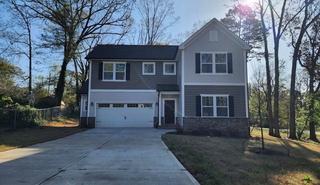 Rock & Relax in our 3-Bedroom Music-Themed Getaway in the heart of Statesville