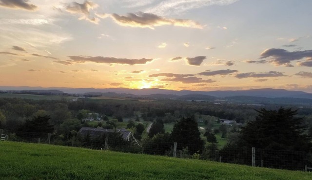 Rock Ridge View-1 bed apartment with fabulous view in Harrisonburg