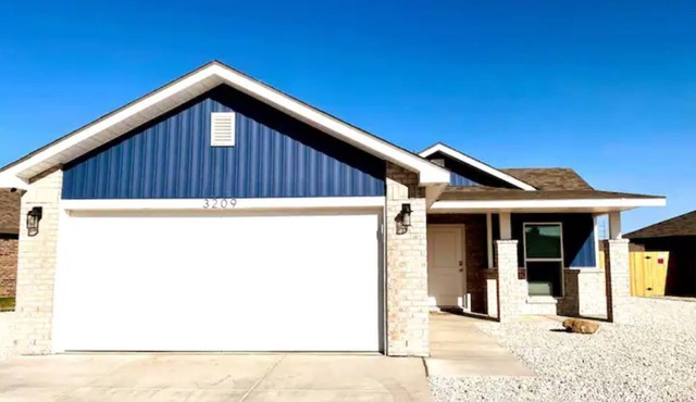 ROCK&ROLL~KING BED-TEXAS TECH-LUBBOCK- NEW-3 BDRM SLEEPS 6