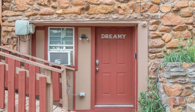 Rock & Roll Room- Perfect for a Couple ready to paint the town in Medicine Park