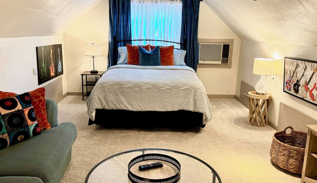 Rock & Roll Suite CLE - 1 Bedroom/1 bathroom near Downtown Cleveland, OH