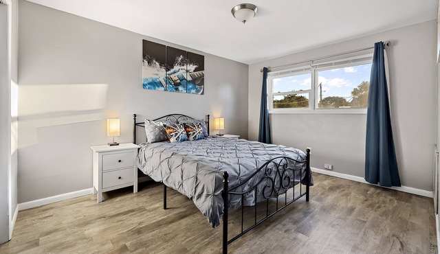 Rock&Roll-Theme Apt 65"TV/WiFi/FreeParking/Close to Aurora downtown area