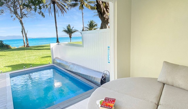 Rock Salt Villa 2 Situated on the foreshore at Picnic Bay