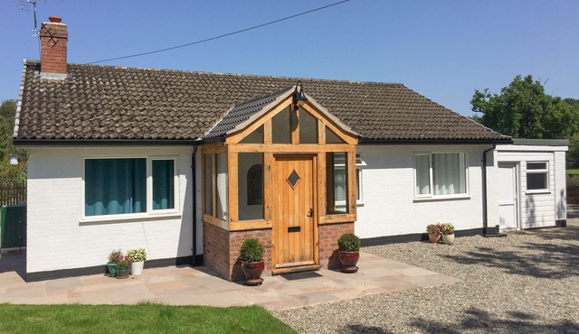 ROCK VIEW COTTAGE, pet friendly in Llanymynech