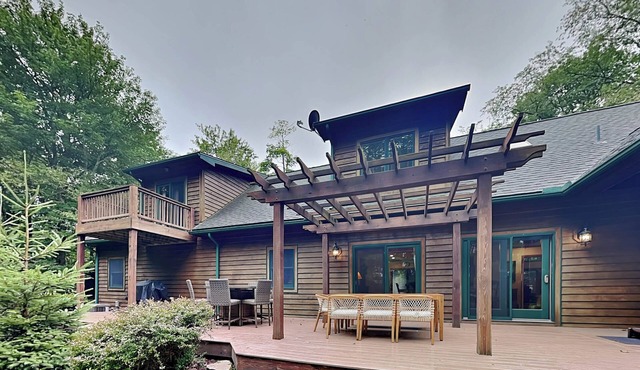 Rock Wisperer | Great Location, Large Yard!