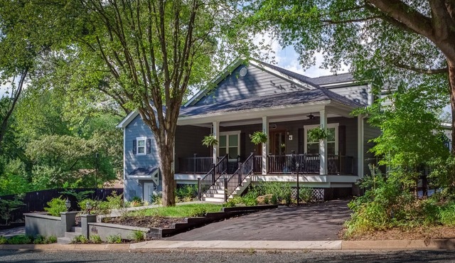 Rockbrook Manor - Great Location, minutes from Downtown, University of Virginia