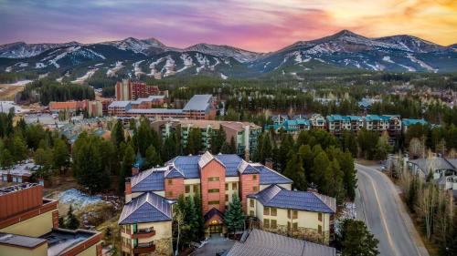 Rocker by AvantStay Gorgeous Ski-In Ski-Out Cabin in Heart of Breck