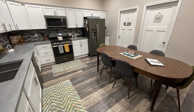 RockerBye Rental downtown Ladd - Sleep 6 - Large modern space with vintage charm