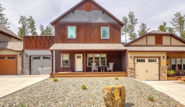 Rockerville Gold Town Lodging-Prospector's Retreat-Near Mt. Rushmore - A two-bedroom condo is your perfect home base for adventure and relaxation. Just minutes from Mount Rushmore, Crazy Horse Memorial, Custer State Park, Sturgis, and the Badlands.