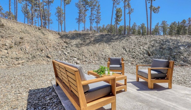Rockerville Gold Town Lodging #9- A Western Stay with Modern Perks! A two-bedroom condo is your perfect home base for adventure and relaxation. Just minutes from Mount Rushmore, Crazy Horse Memorial, Custer State Park, Sturgis, and the Badlands.