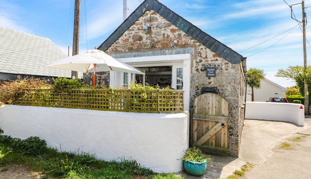 ROCKET CART HOUSE, romantic, luxury holiday cottage in Lizard