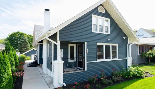 Rockford 2BD w/EV Charger, Patio & Fast WiFi, Upscale Furnished Rentals in Rockford, IL | Ideal Sho