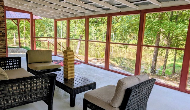 Rockford Ranch Retreat w/Stocked Pond Dog Friendly!