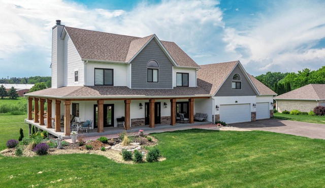 Rockford's Fully Remodeled Luxury Vacation Rental - ShawBnb