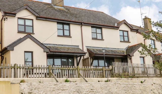 ROCKHAM BAY VIEW, pet friendly, character holiday cottage in Mortehoe