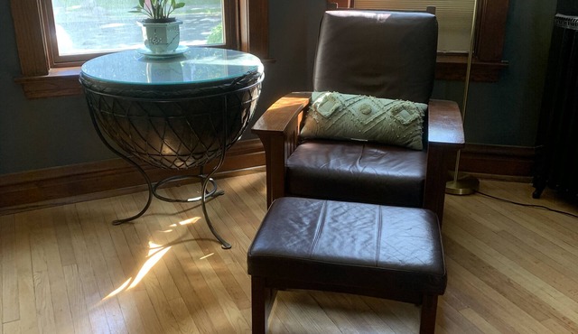 Rockin' 2BR Apartment in the Heart of Oak Park