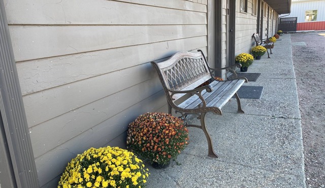 Rockin' E #1 - Clean, updated motel room