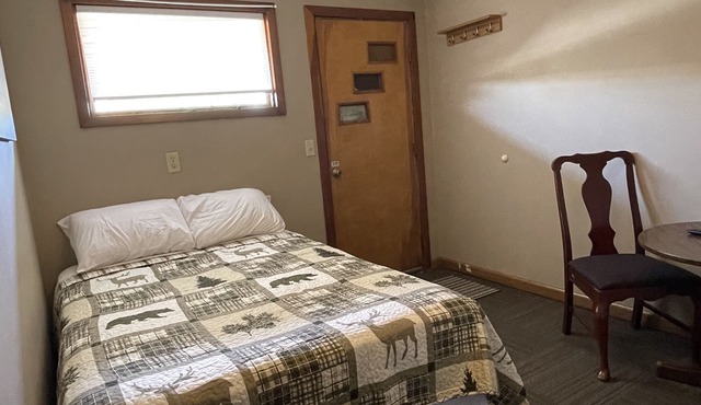 Rockin' E #4 - clean, updated motel room