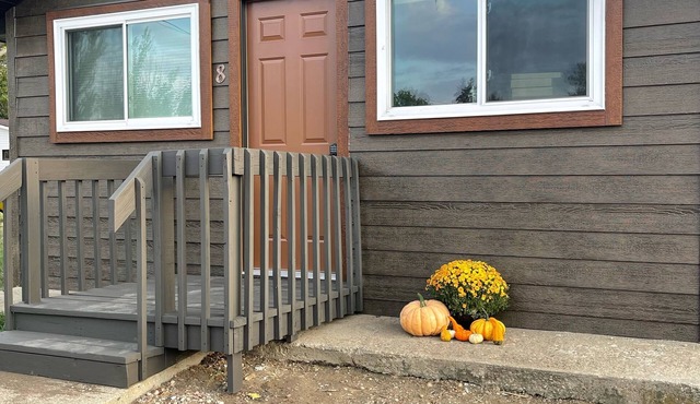 Rockin E #8 - Cozy, newly remodeled cabin