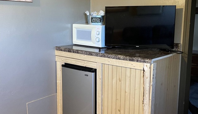Rockin' E #9 - cozy, newly remodeled cabin