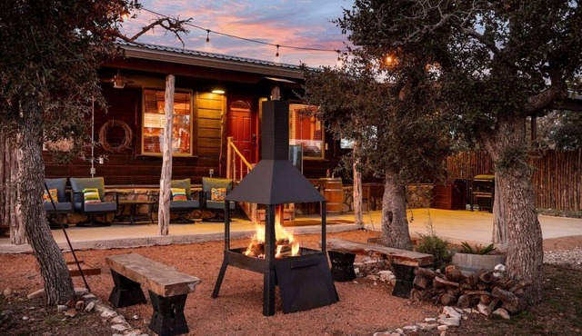 Rockin' R - Mason Jar Cabin