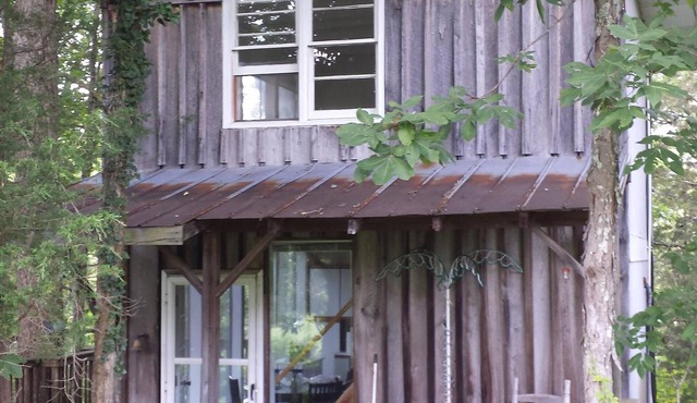 RockinC Cabin. Private cabin in the tall trees. On a120 acre farm.