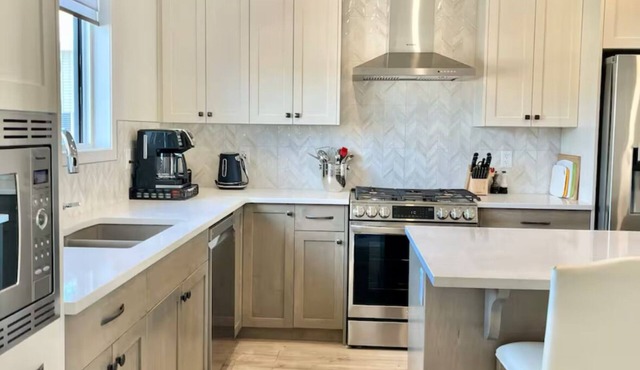 Rockland Park Home: 3 BR, Easy Access to Banff