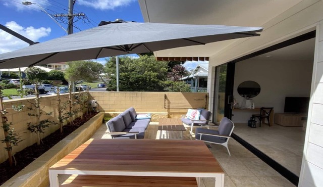 ROCKPOOL #2 | Short walk to beach, shops, cafes | Accom Holidays