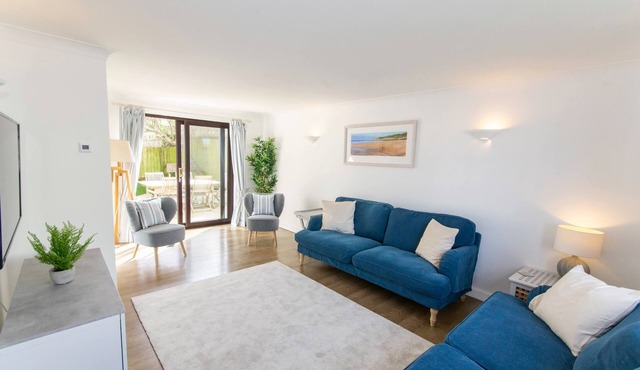 Rockpool |Sleeps 8 Seaside Retreat Walk to Beach