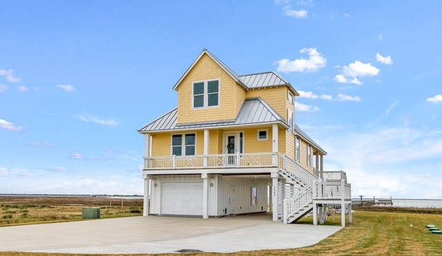 Rockport Bay Home- Private Lighted Pier: kayaks and kayak launch NO EXTRA FEES