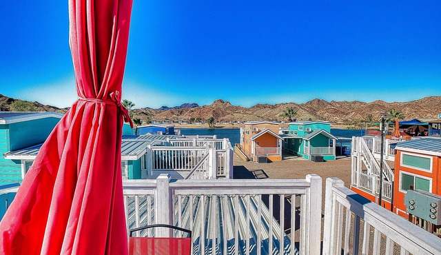 Rockstar | Private Hot Tub | Deluxe River views at Roadrunner Resort