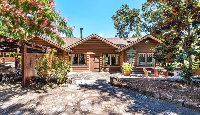 Rocktop Lodge ~ Riverfront Lodge with hot tub, great views. private pool