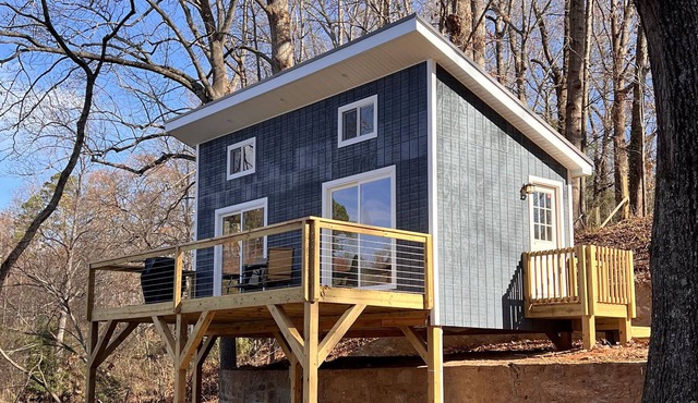 Rockwall Cabin on the Pond! Cool spot, 10 minute drive to Hickory.