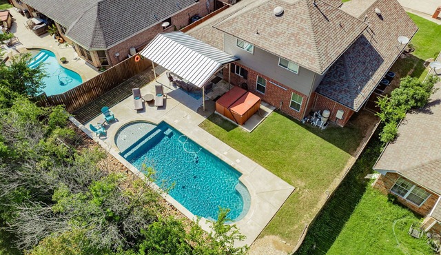 Rockwall Lux Retreat💥Pool&Spa💥Covered Patio-5min walk downtown-Parks-Trails-Lake