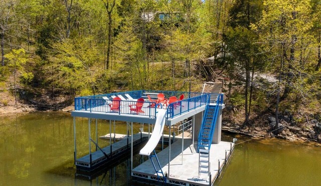 'Rockwater' Privacy, Huge Great Room, Double Deck Dock, Hot Tub, Billiards.