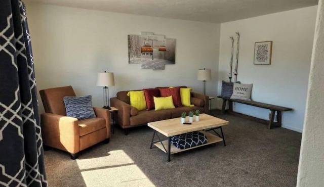 Rockwell Inn 3 | 2 King BD | Beautiful Views | Ski