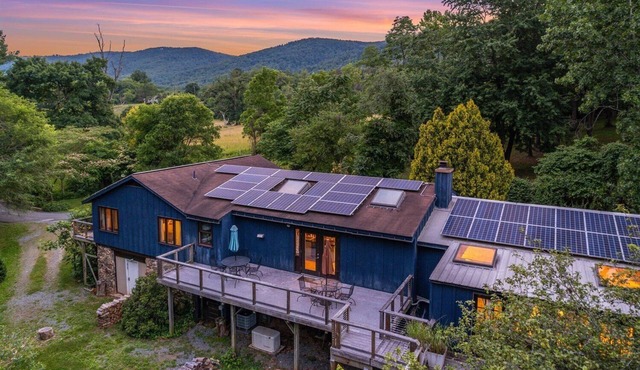 Rockwell Ridge Inn: Walk to Veritas!