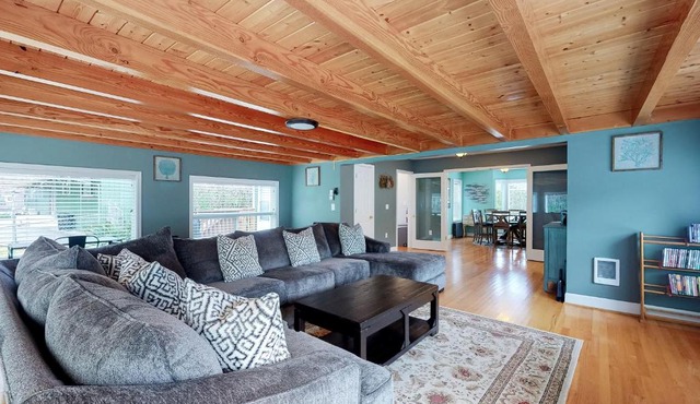 Rocky Beach House by the Cove