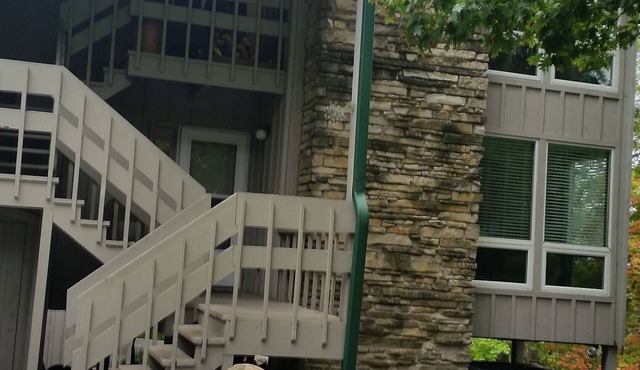 Rocky Glen Condo - forest nest on Baraboo bluff