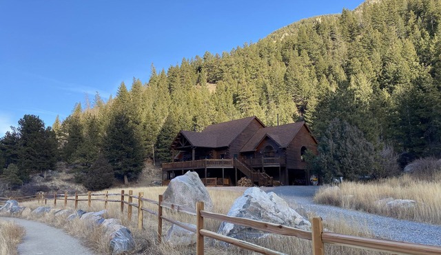 Rocky Mountain Lakefront Home close to Denver